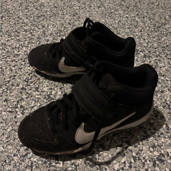 Nike FastFlex Black & White Football Cleats - Picture 2 of 4